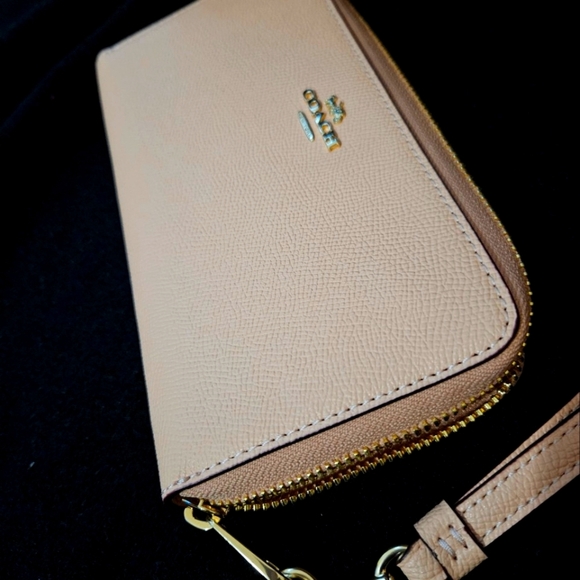 Coach Light Pink/Faded Blush Wristlet Wallet-Pebble Leather with Gold Hardware - Picture 9 of 9